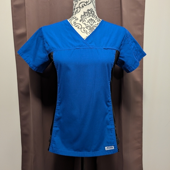 🖤 2 MOBB Colorblock Scrub Tops - Picture 2 of 9